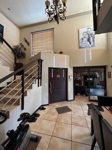Lovely Family Home - Sonkring - Brackenfell thumbnail 9
