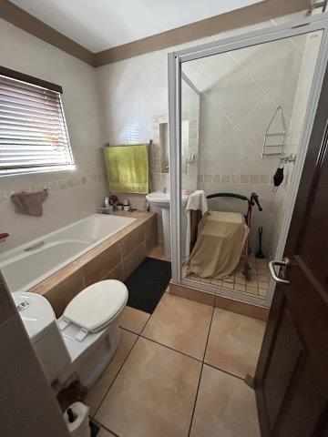 Lovely Family Home - Sonkring - Brackenfell thumbnail 10