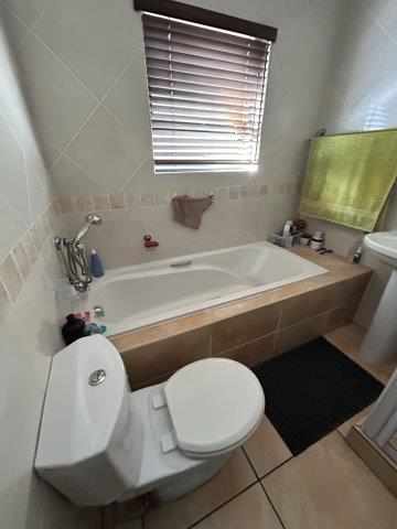 Lovely Family Home - Sonkring - Brackenfell thumbnail 11
