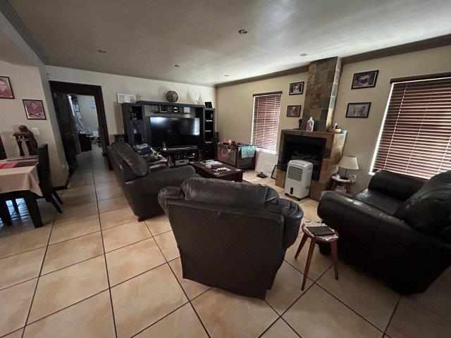 Lovely Family Home - Sonkring - Brackenfell thumbnail 12