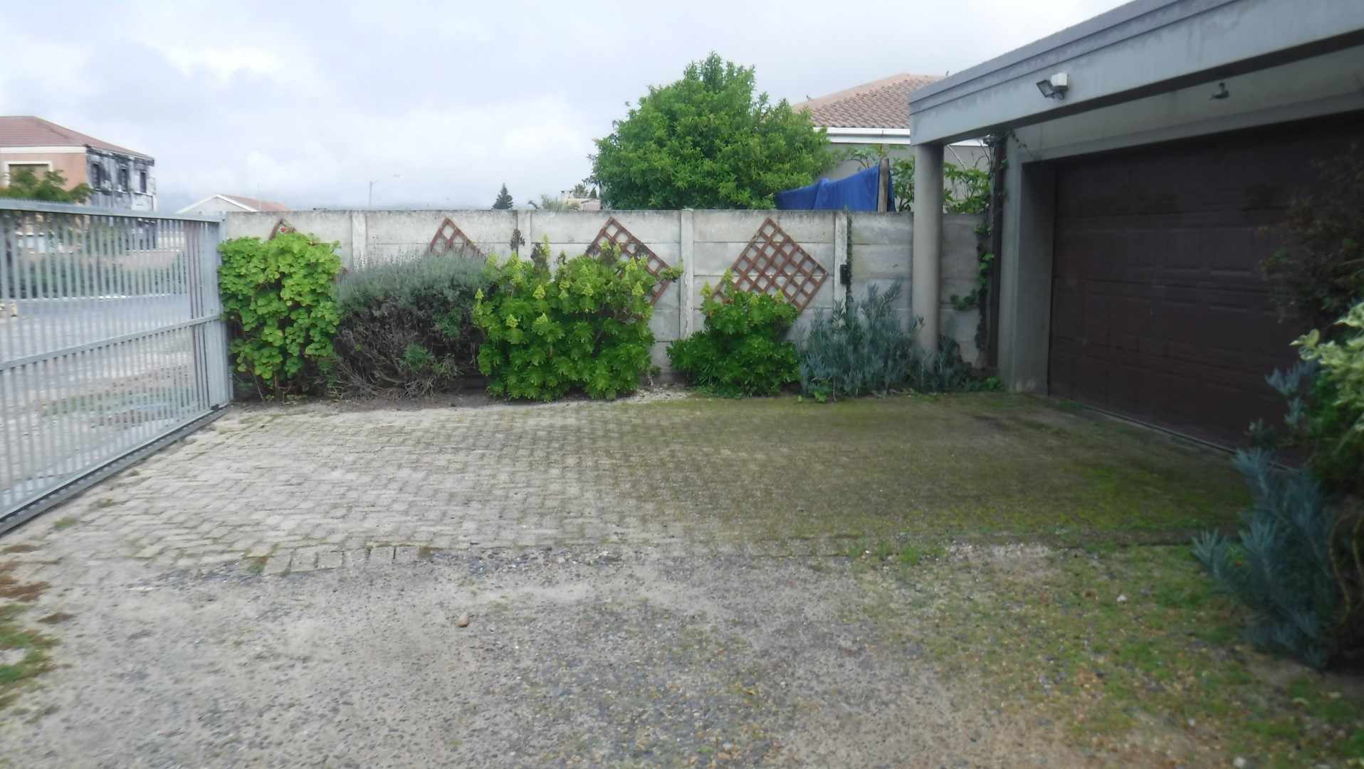 Double Storey Home - Zeekoevlei thumbnail 16