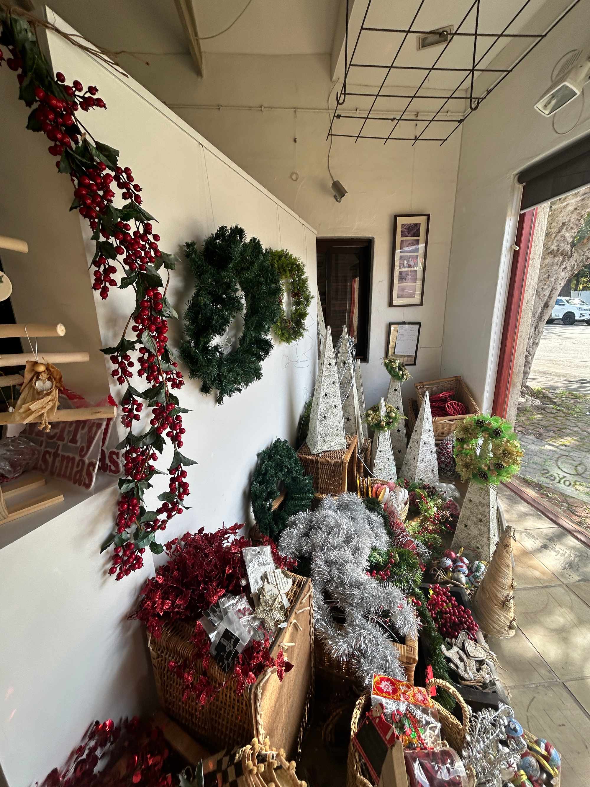 Brand New Gifting, Decor, Art, Shop Fittings And Stock thumbnail 9