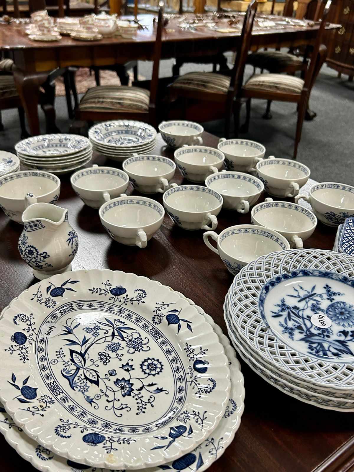 Household Furniture and Collectables thumbnail 11