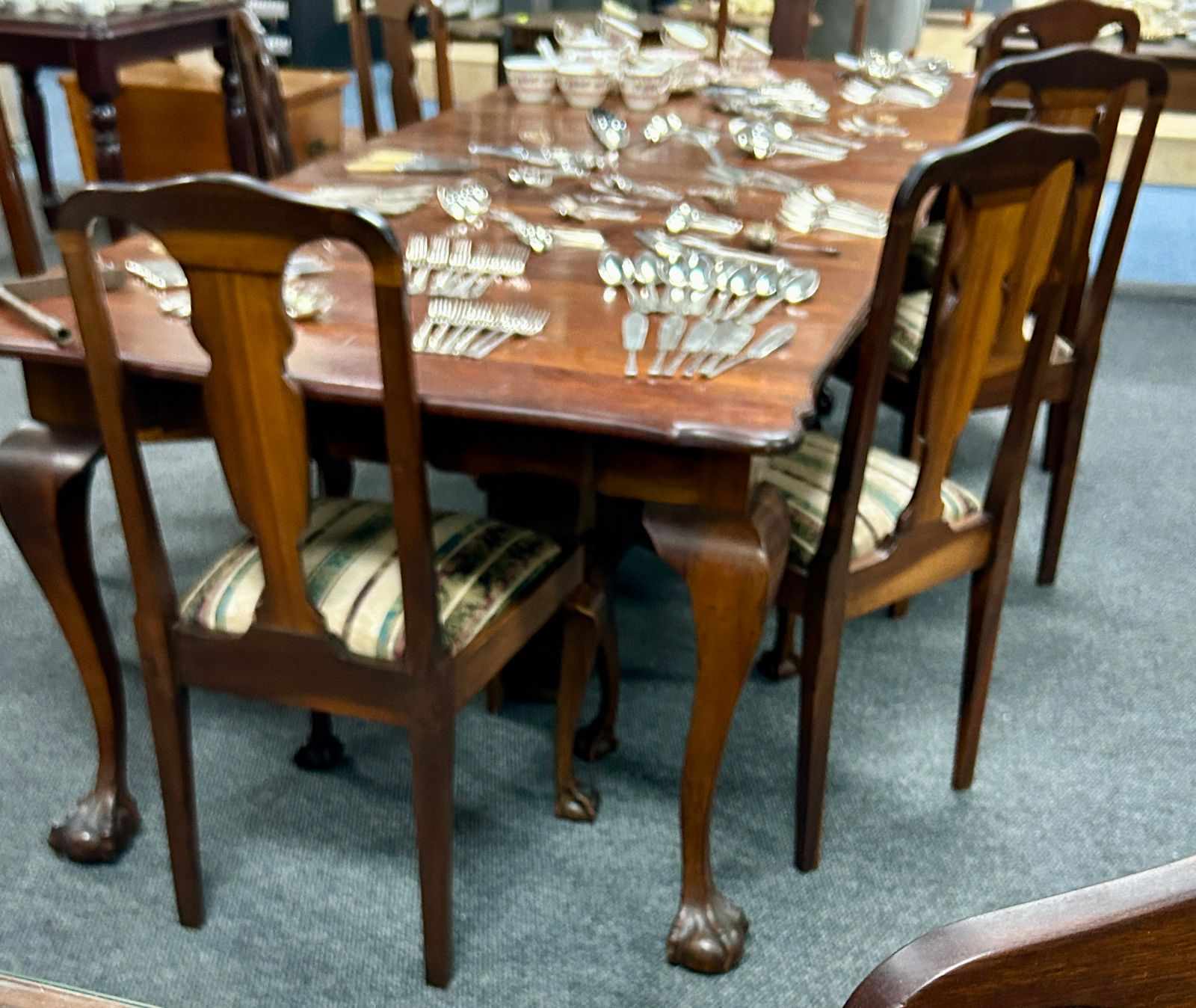 Household Furniture and Collectables thumbnail 7