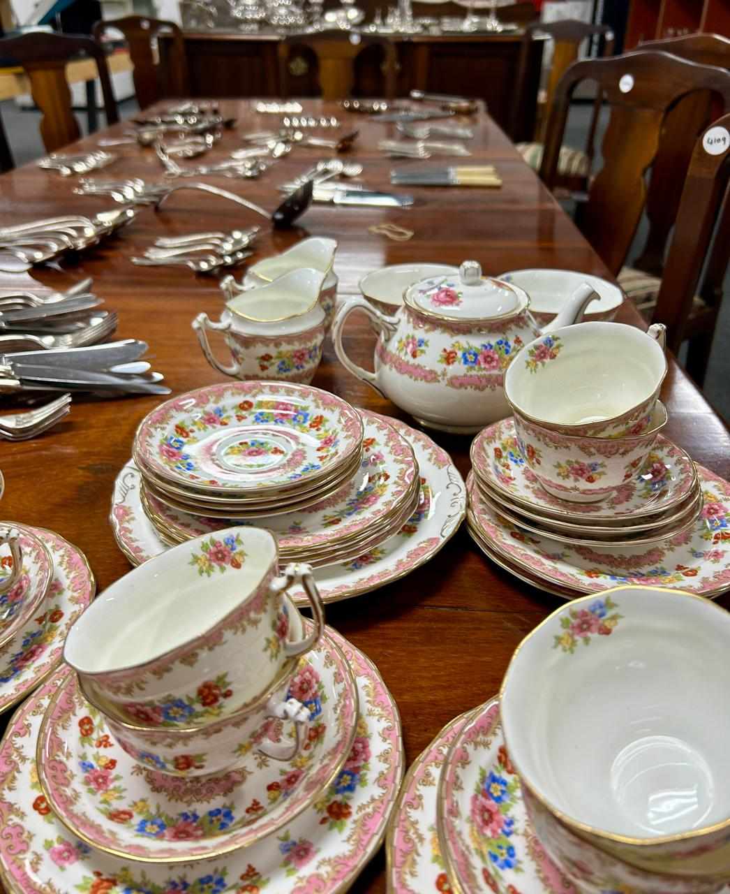 Household Furniture and Collectables thumbnail 18