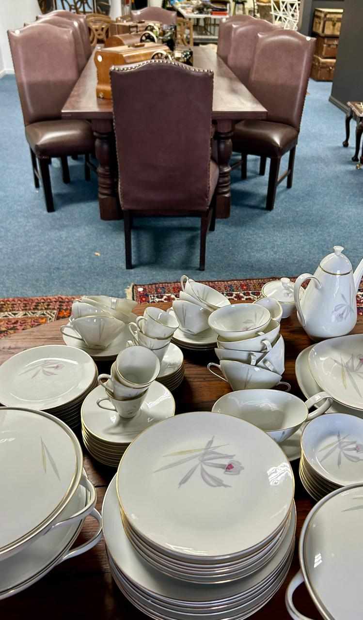 Household Furniture and Collectables thumbnail 19