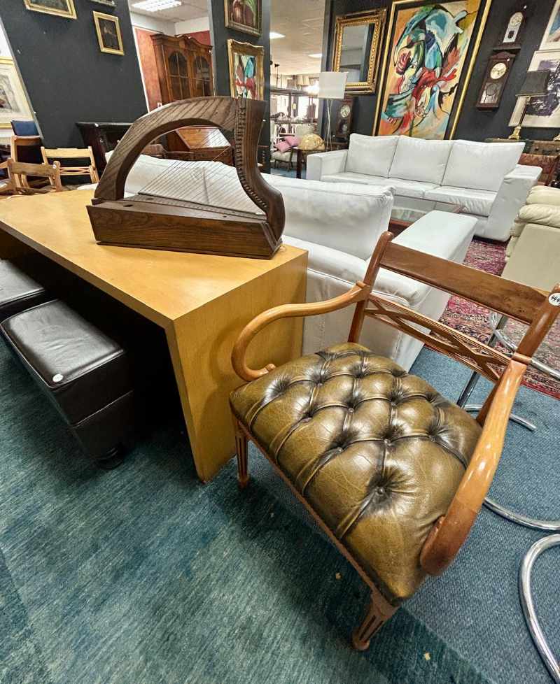 Household Furniture & Collectables thumbnail 17