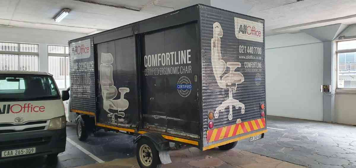 1998 LCM Boxed Body Poni Single Axle Trailer