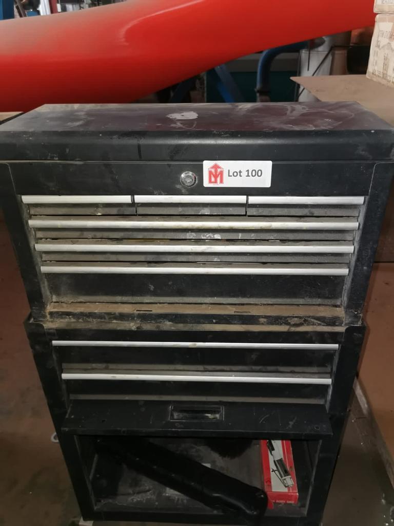 Lot 100 - Tool box