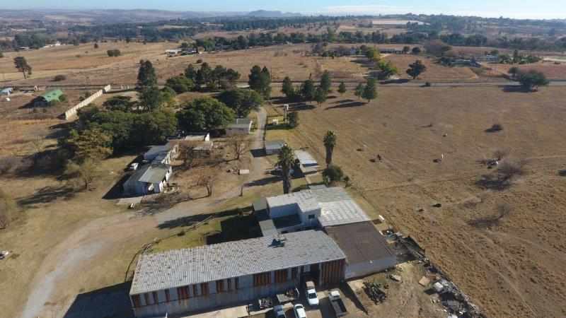 Large Stand With Ample Accomodation And Horse Stables - Honeydew thumbnail 4