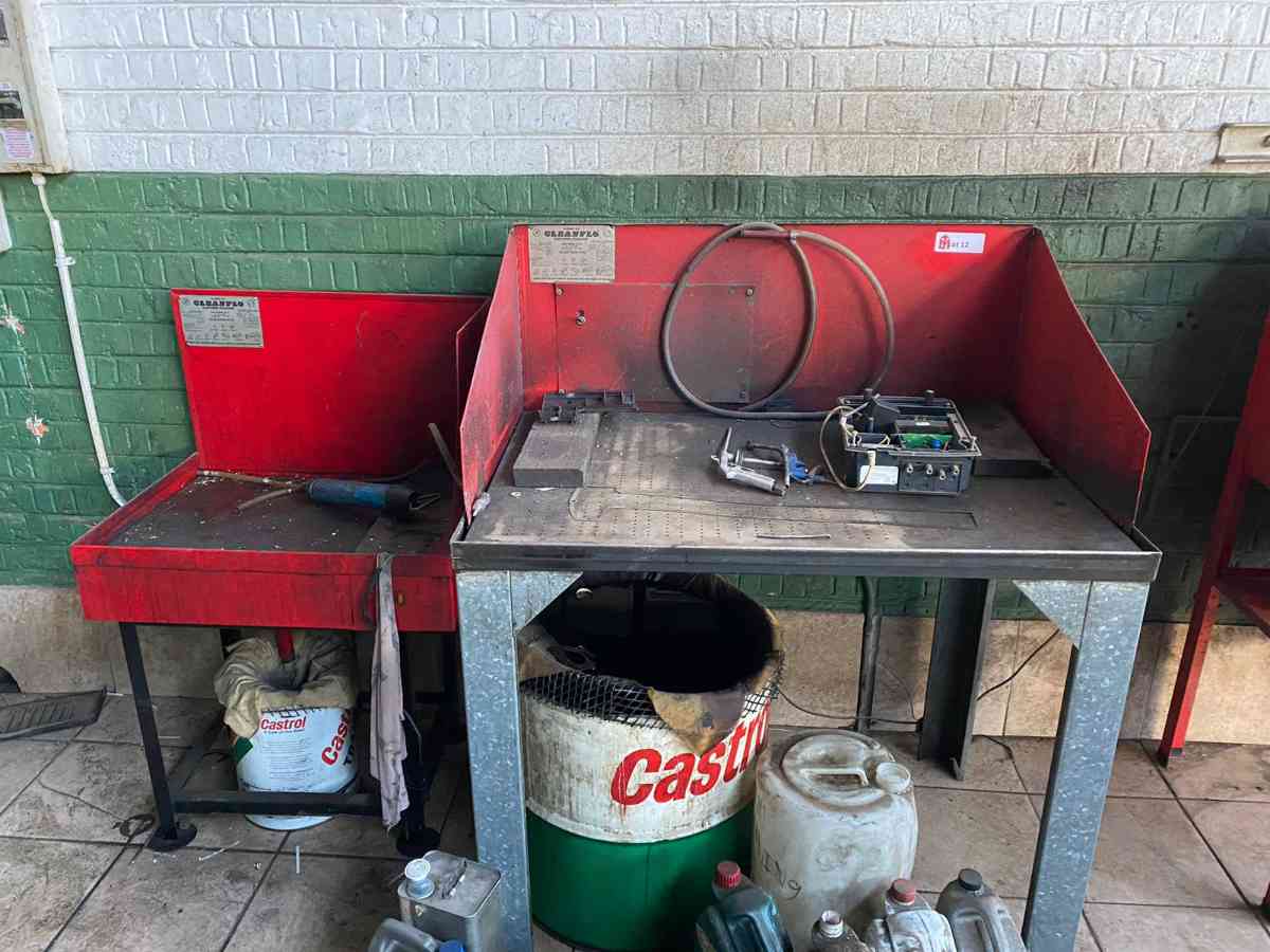 2 x Wash Bays