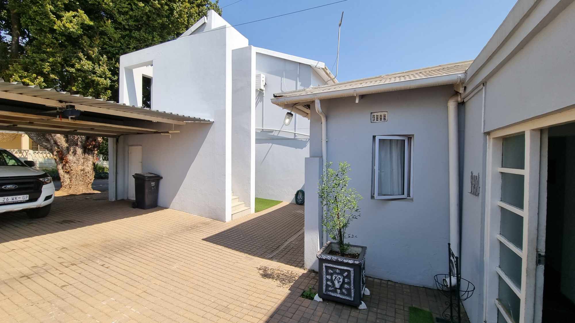 Onsite Insolvency Auction - 3 Bed, 3 Bath Residential Home With Garden Flat - Norwood - Johannesburg thumbnail 15