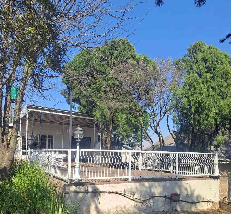 Residential Dwelling on Large Stand - Magaliesburg