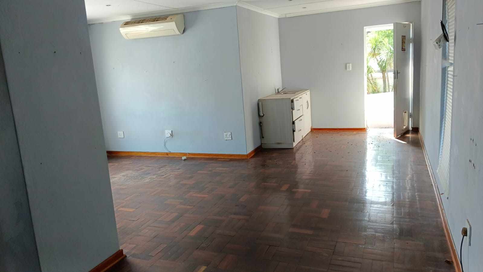 Onsite Insolvency Auction - 3 Bed, 3 Bath Residential Home With Garden Flat - Norwood - Johannesburg thumbnail 24