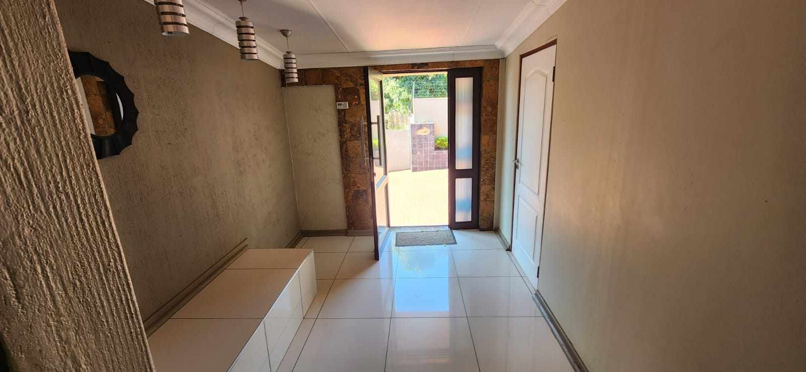 3 Bedroom House - Entertainer's Paradise - West Acres, Mbombela thumbnail 11