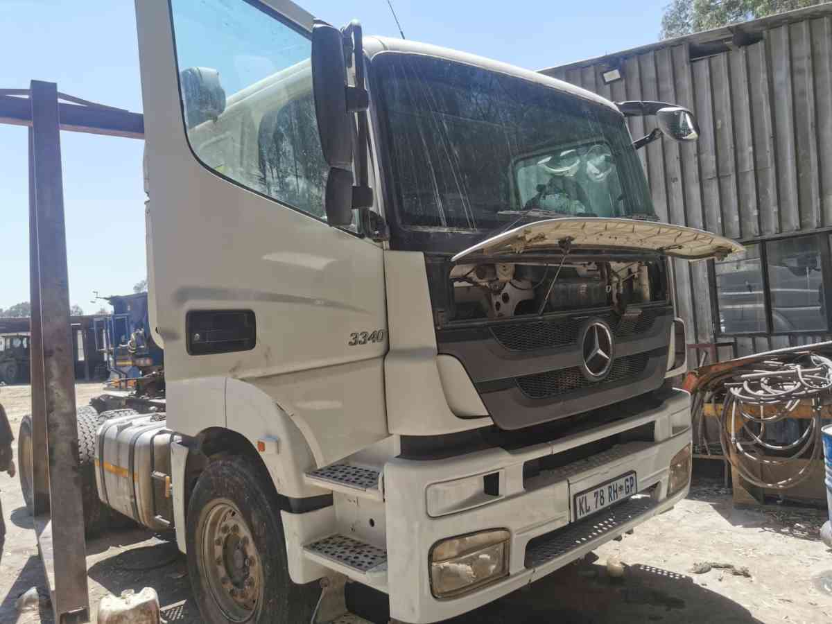 2017 Mercedes-Benz Axor 3340S/33 T/T C/C