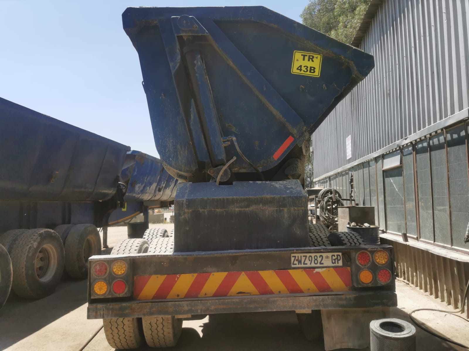 2004 SA Truck Bodies Tipper thumbnail 2