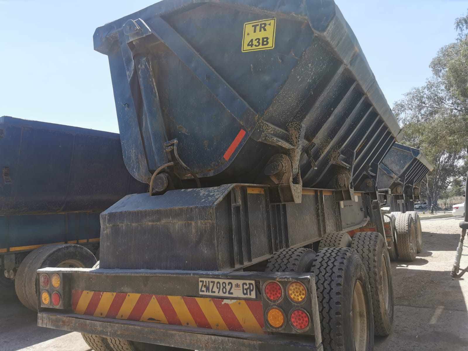 2004 SA Truck Bodies Tipper thumbnail 3