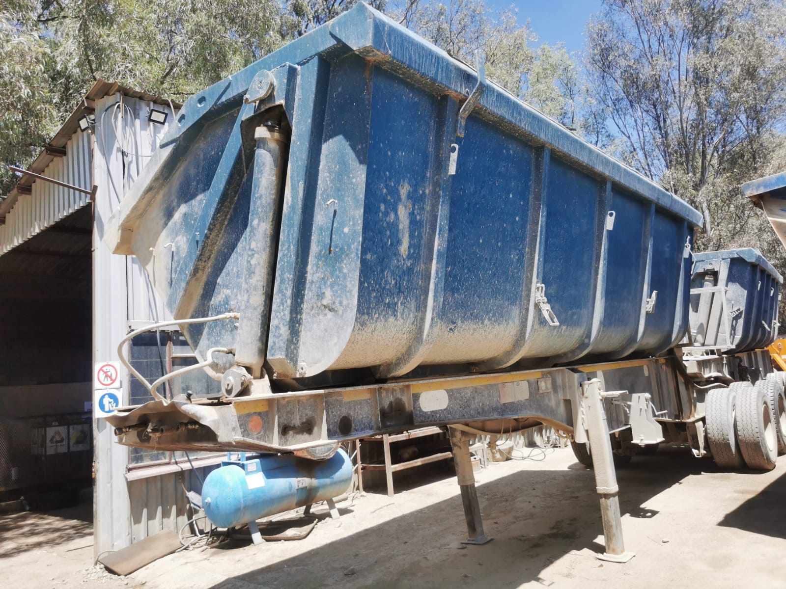 2004 SA Truck Bodies Tipper thumbnail 4