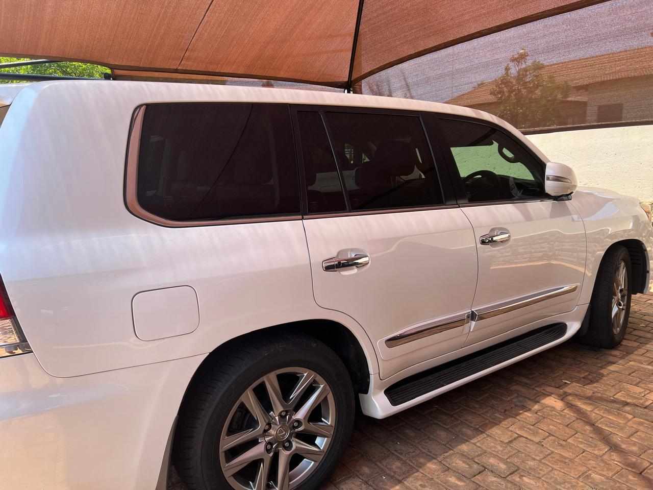 2015 Lexus LX570 5.7 V8 thumbnail 3