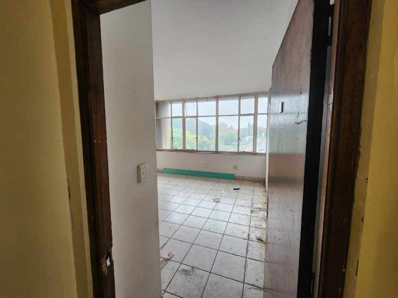 Onsite Liquidation Auction - Apartment - Ferndale, Johannesburg thumbnail 2