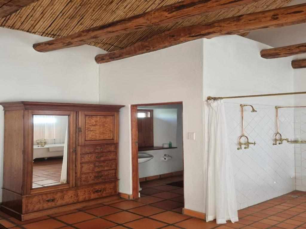 Beautiful Property Known As Red Mountain Ridge Including Guest Cottages thumbnail 21