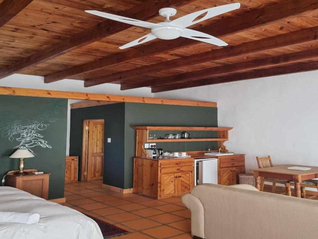 Beautiful Property Known As Red Mountain Ridge Including Guest Cottages thumbnail 25