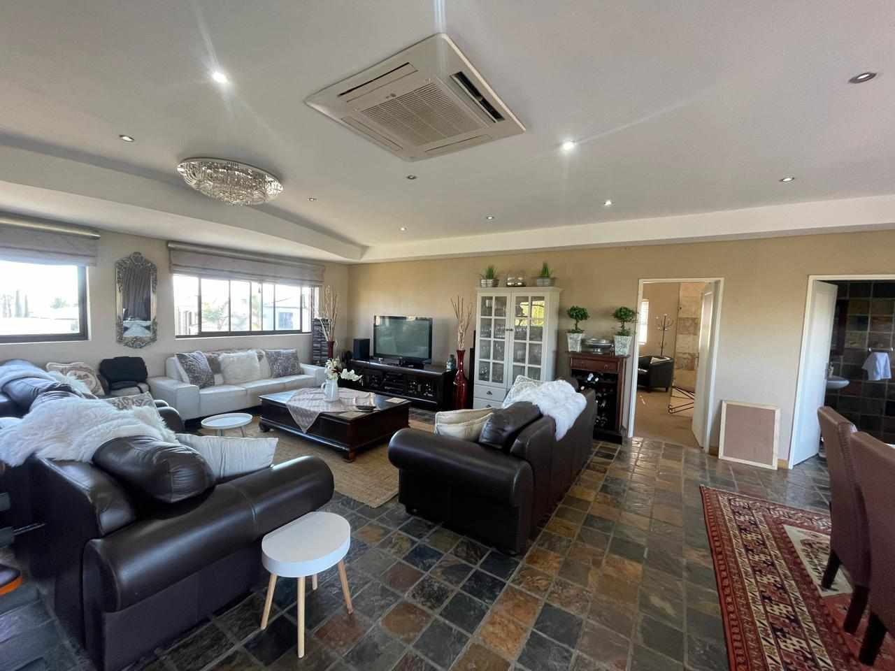 Modern Spacious Property - Excellent Location thumbnail 2
