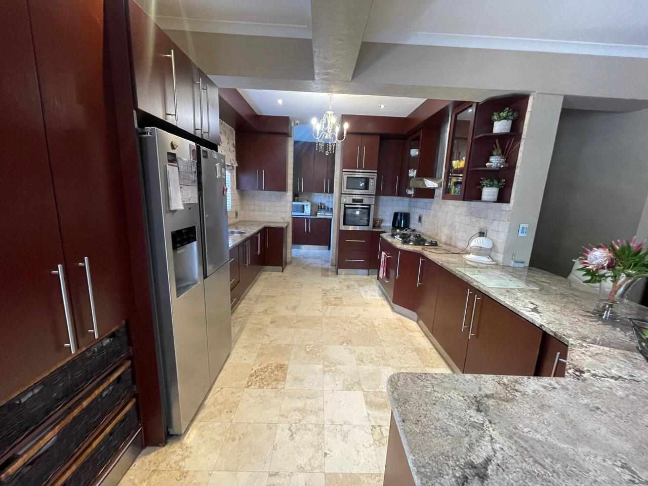 Modern Spacious Property - Excellent Location thumbnail 6