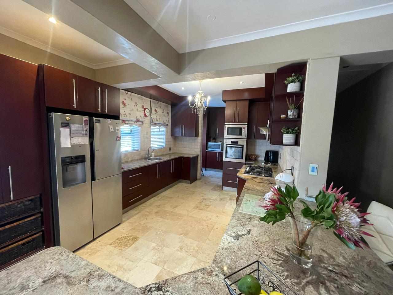 Modern Spacious Property - Excellent Location thumbnail 5