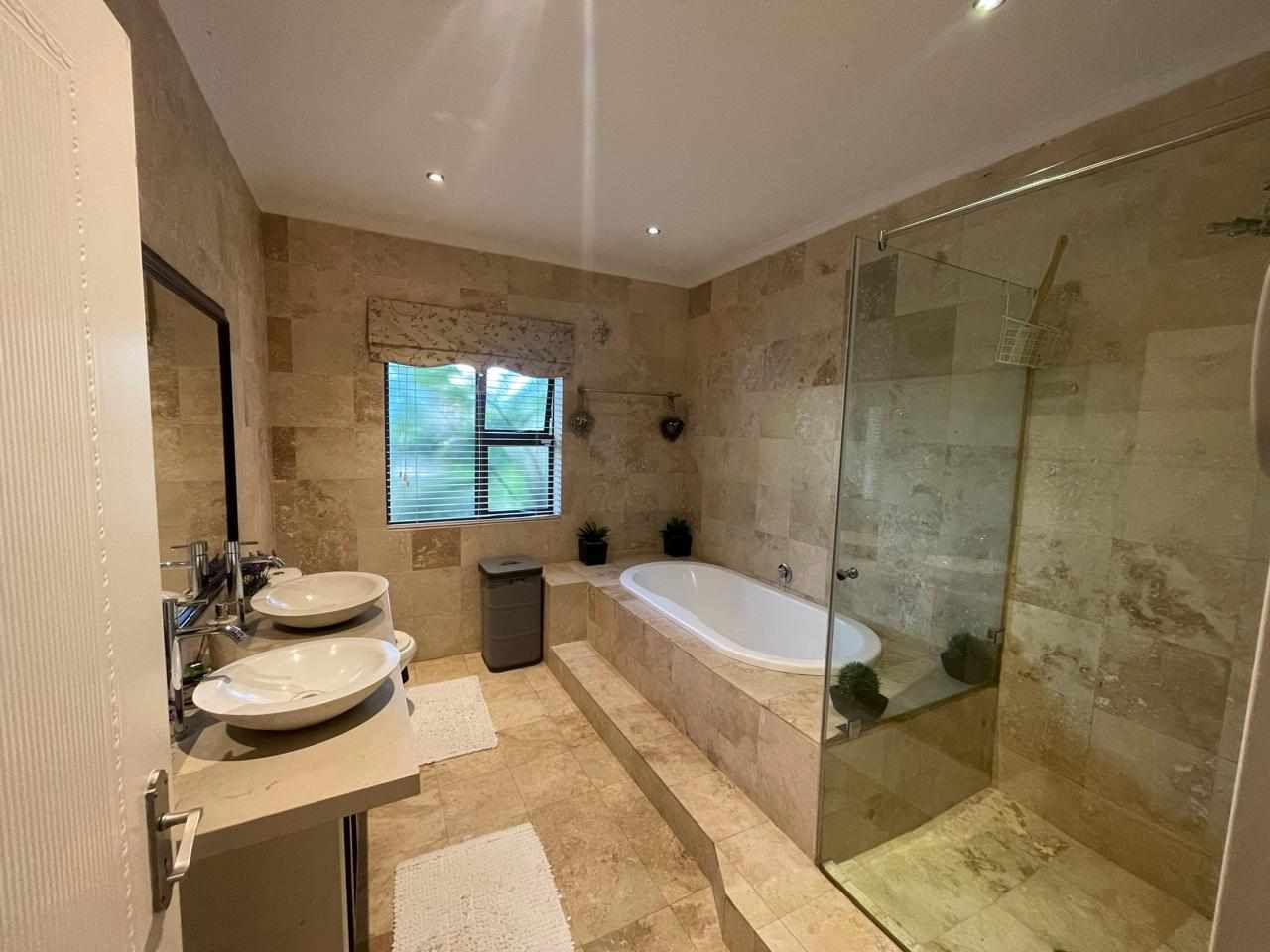 Modern Spacious Property - Excellent Location thumbnail 8