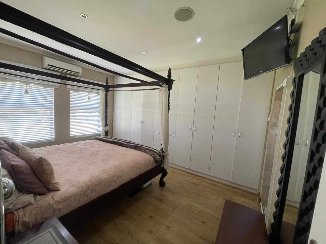 Modern Spacious Property - Excellent Location thumbnail 11