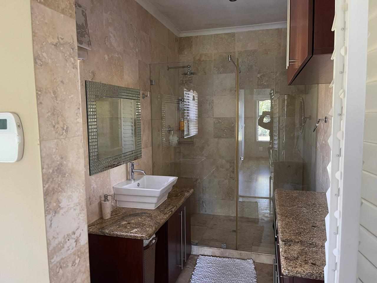 Modern Spacious Property - Excellent Location thumbnail 12