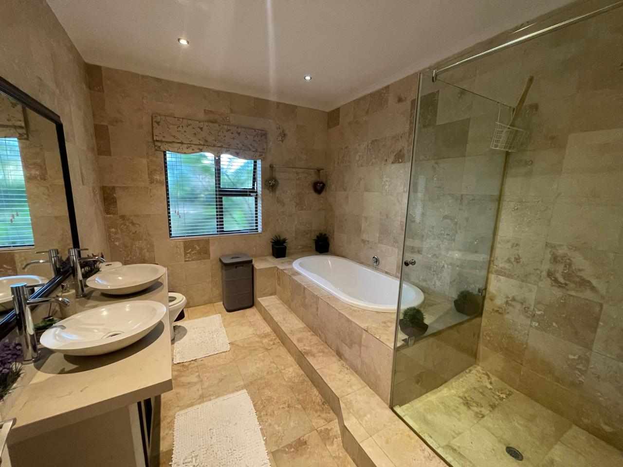 Modern Spacious Property - Excellent Location thumbnail 9