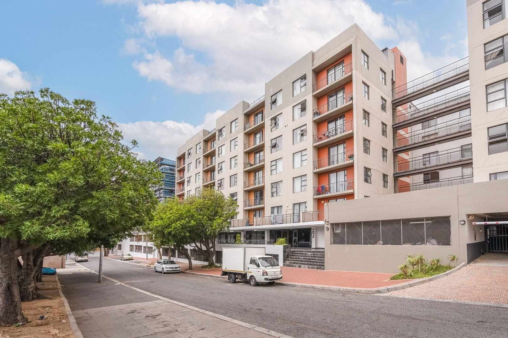 Ideal Starter Property - Cape Town CBD thumbnail 2