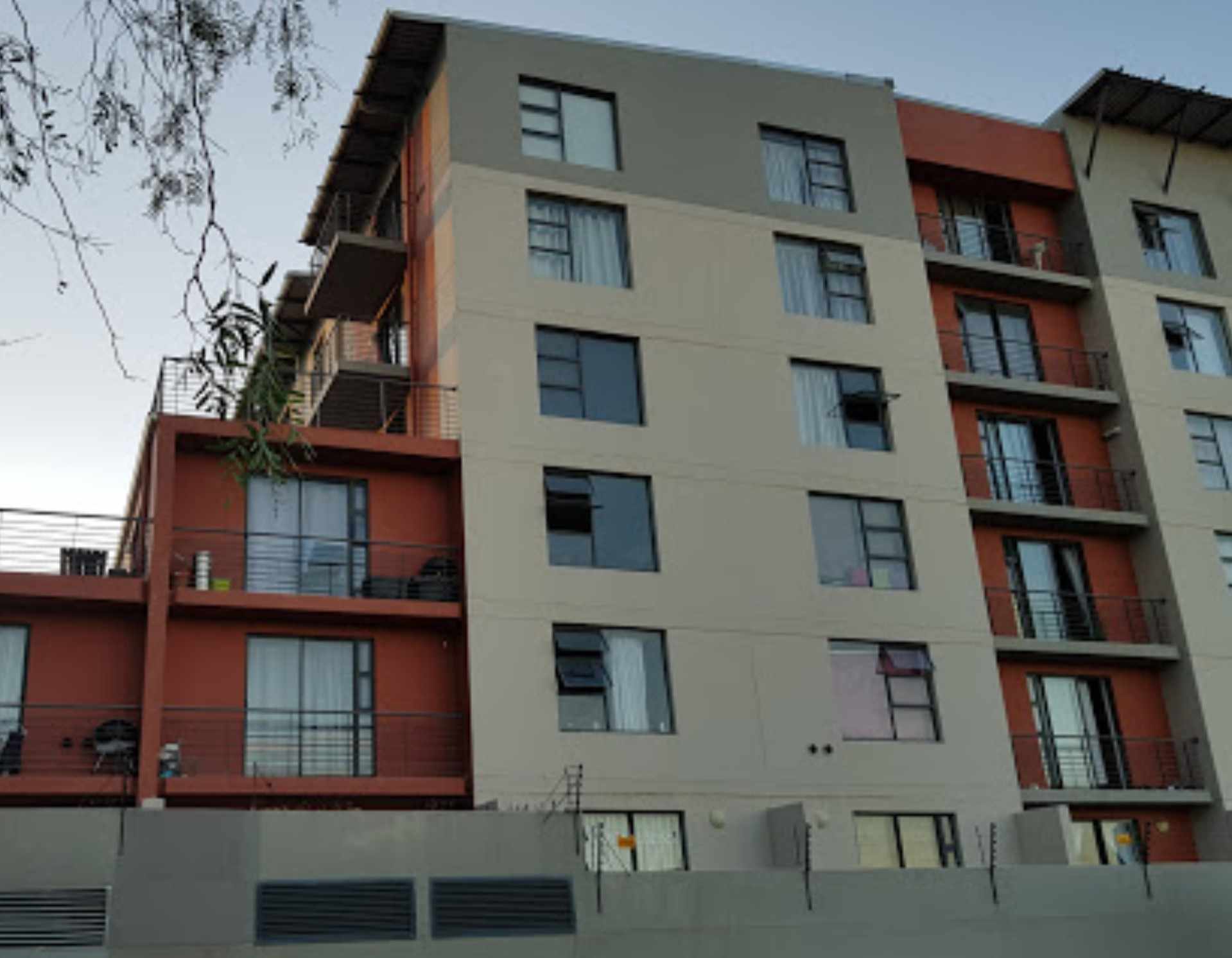 Ideal Starter Property - Cape Town CBD thumbnail 6