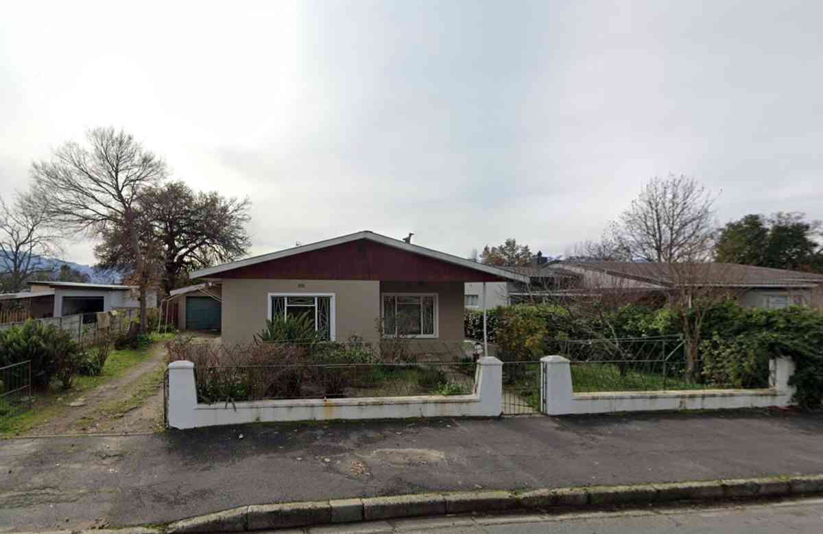 Quaint Starter Home In Ceres