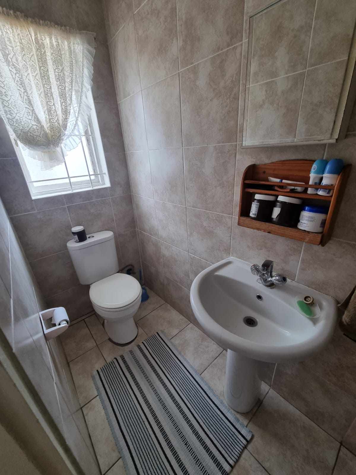 Ideal Starter Property - Kranshoek thumbnail 5