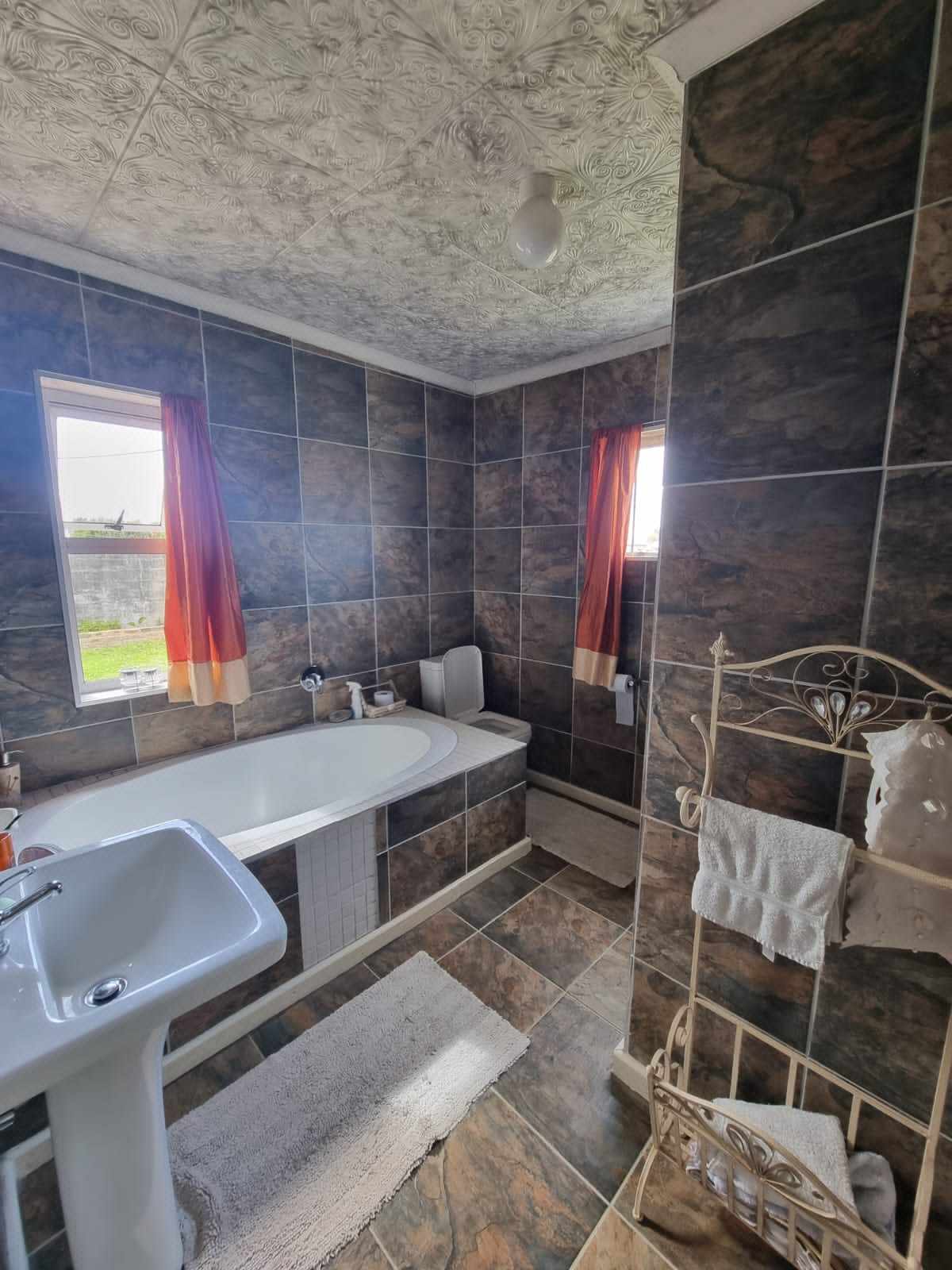 Ideal Starter Property - Kranshoek thumbnail 9