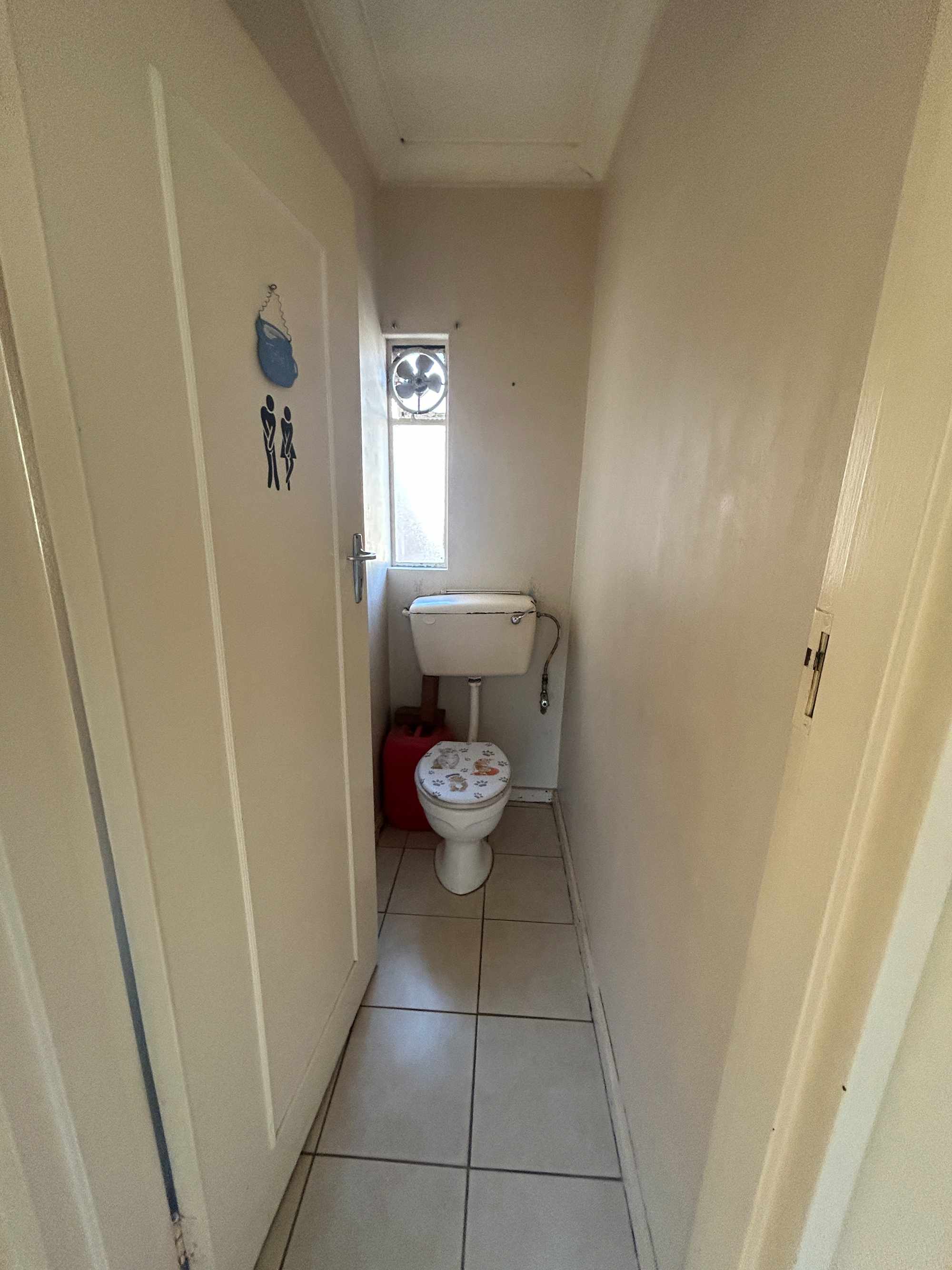 Quaint Home In Ever Popular Area 5 thumbnail 15