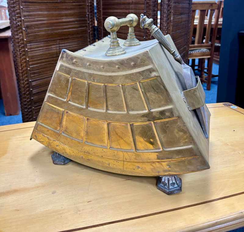 Collectables, Antiques & Household Furniture Auction thumbnail 21