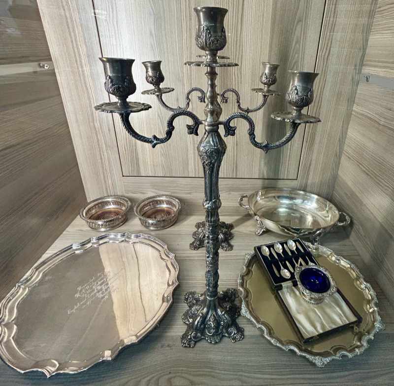 Beautiful Paintings And Household Furnishings thumbnail 2
