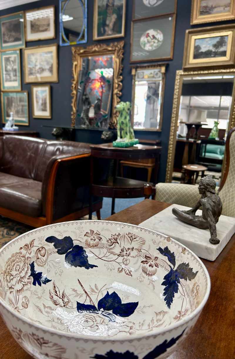 Beautiful Paintings And Household Furnishings thumbnail 14