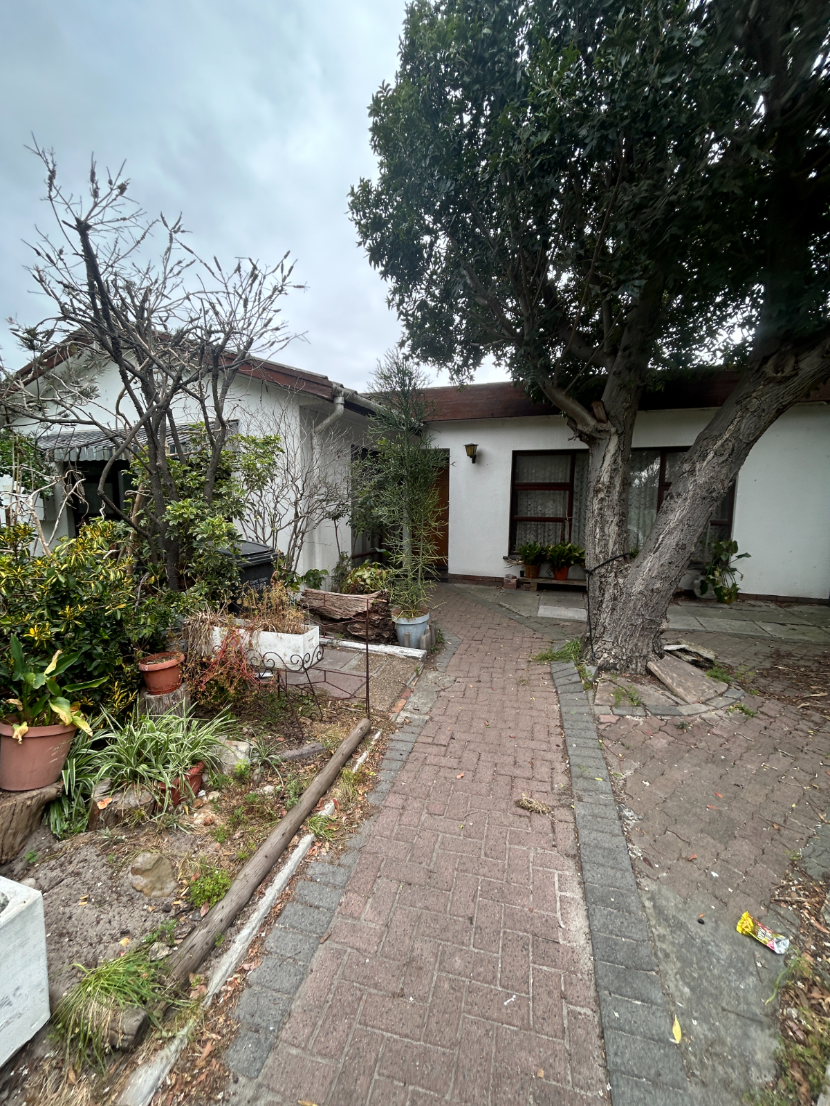 Onsite Curatorship Auction - Quaint Home - Kuils River