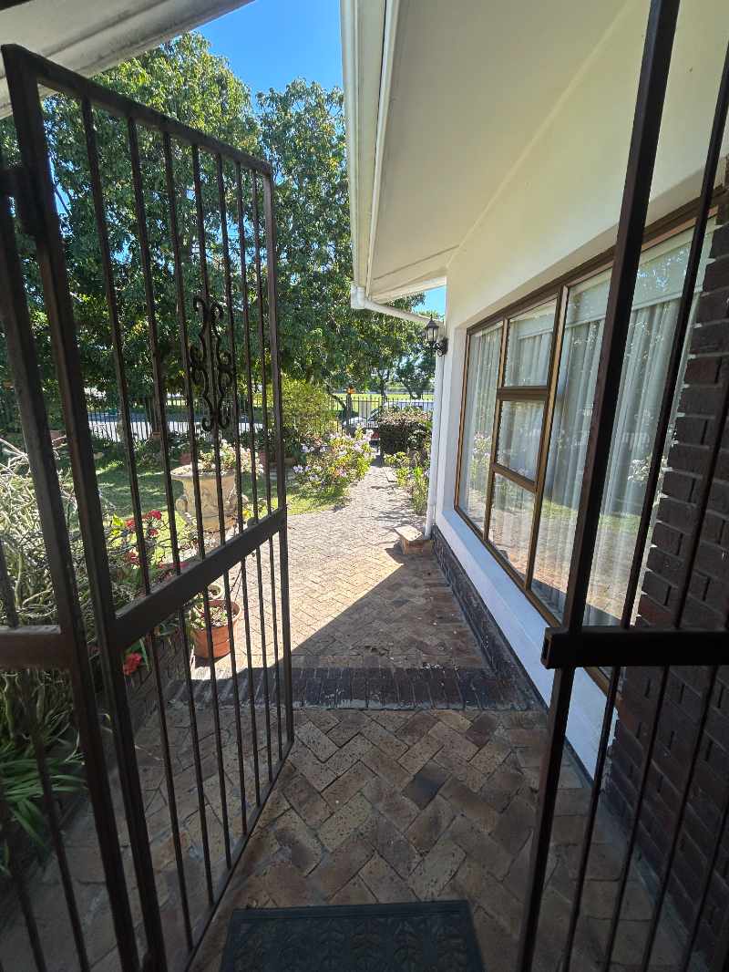 Milnerton Central - 3 Bedroom Home thumbnail 8