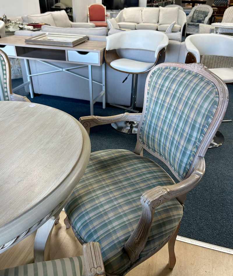 Beautiful Home Furnishings thumbnail 19