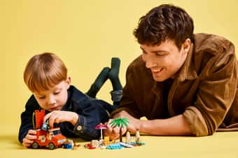 LEGO Bluey Family Car Trip Set thumbnail 7