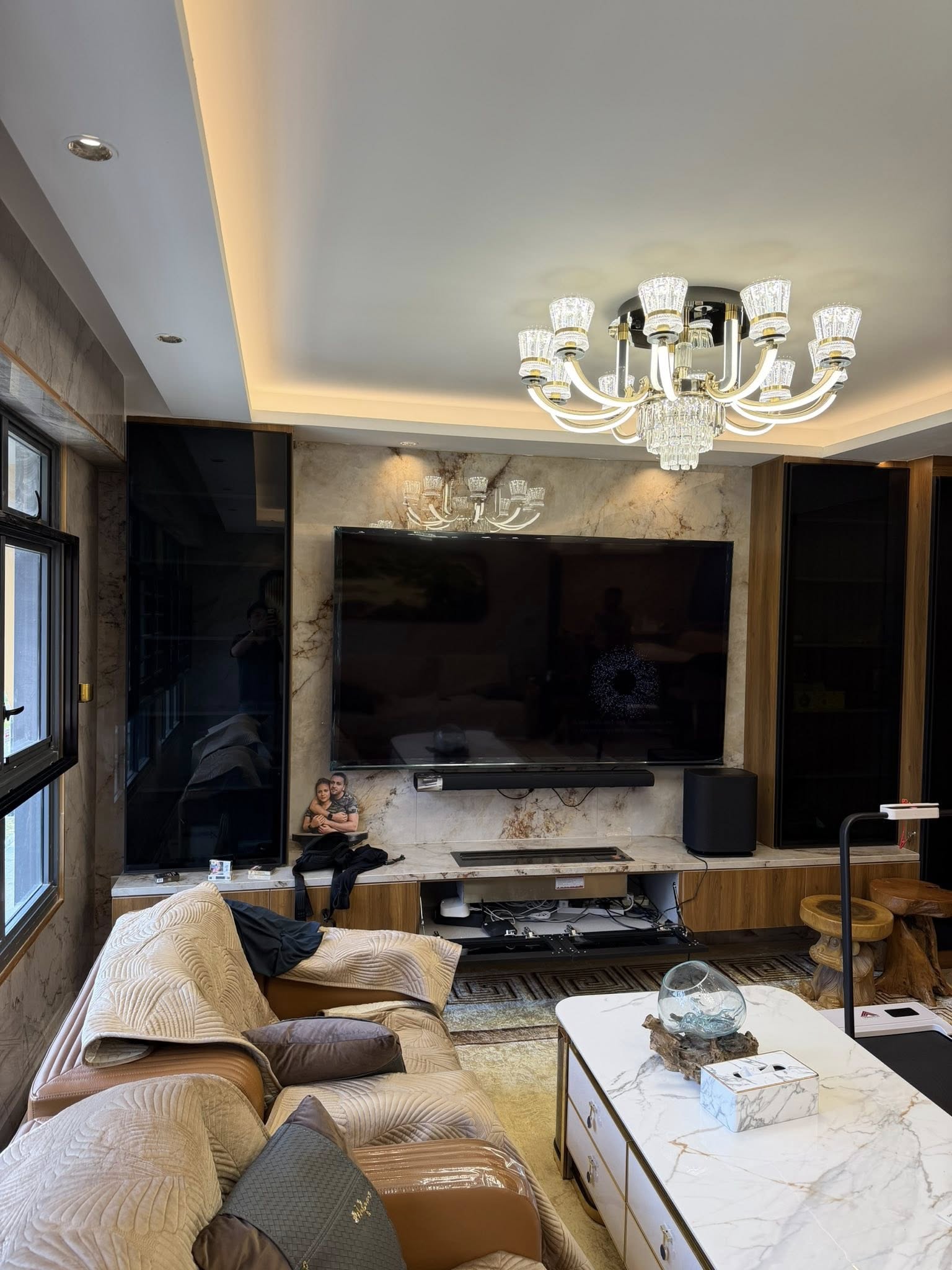 Luxury Glossy Black Wardrobe Suite