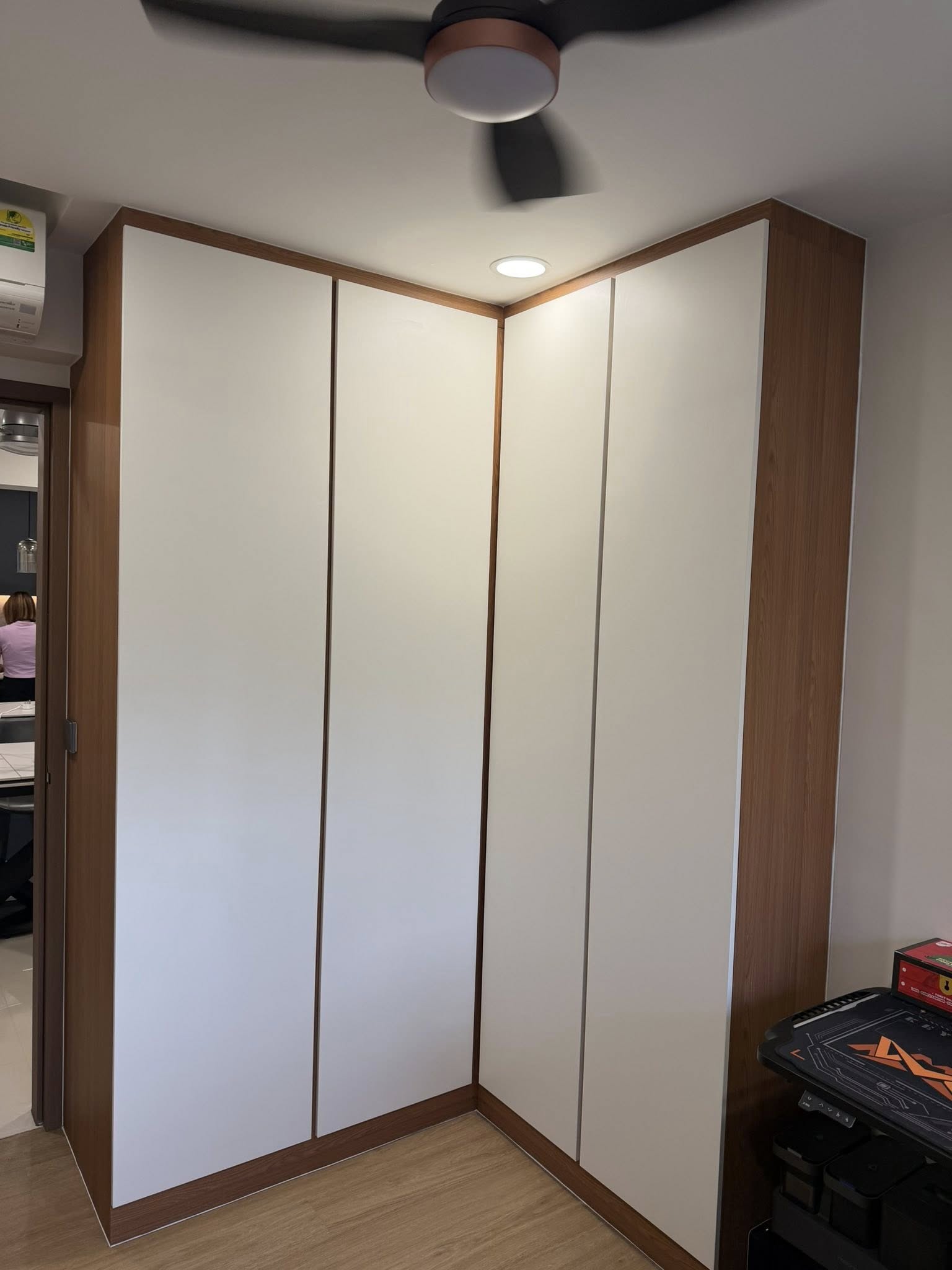 Modern L-Shape Bedroom Wardrobe