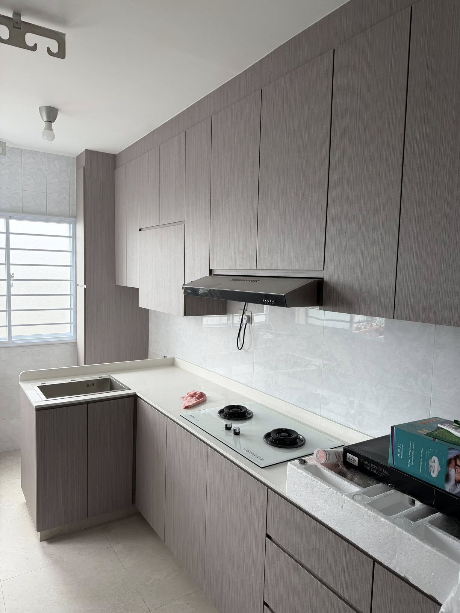 Contemporary L-Shape Wood-Grain Kitchen
